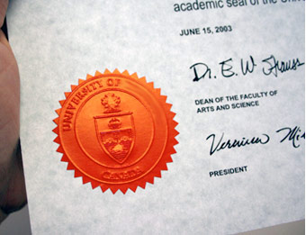 University of Toronto Emblem - Fake Diploma Sample from Canada